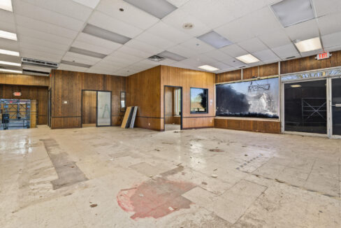 211 S Milwaukee Ave Libertyville IL 60048 USA-019-009-0019-MLS_Size