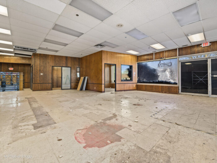 For Sale: Former Advanced Auto  on Heavily Trafficked Milwaukee