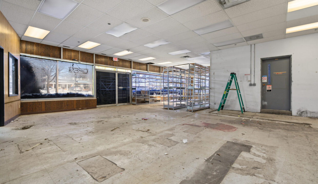 211 S Milwaukee Ave Libertyville IL 60048 USA-020-010-0020-MLS_Size