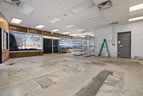 211 S Milwaukee Ave Libertyville IL 60048 USA-020-010-0020-MLS_Size