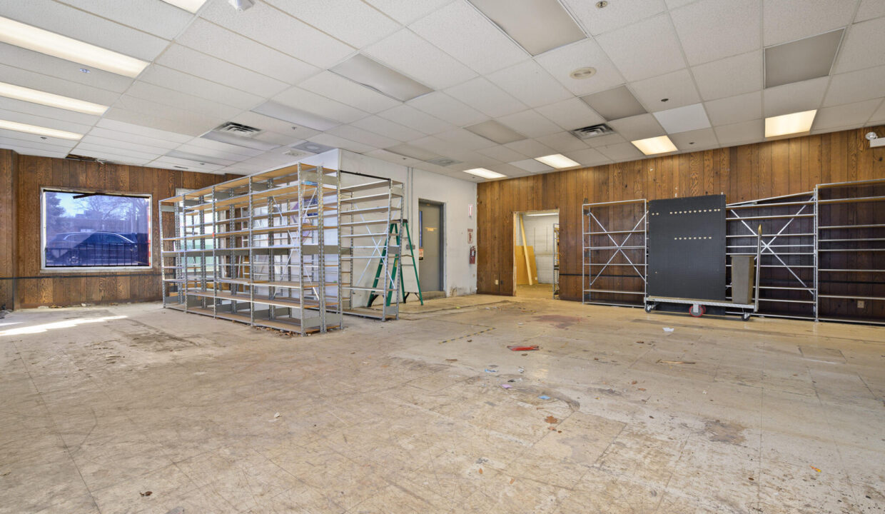 211 S Milwaukee Ave Libertyville IL 60048 USA-021-008-0021-MLS_Size