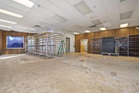 211 S Milwaukee Ave Libertyville IL 60048 USA-021-008-0021-MLS_Size