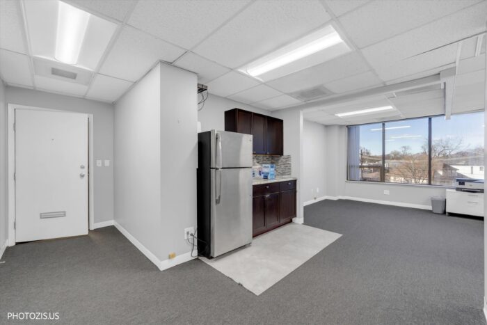 For Sale: Newly Updated Office Building in Jefferson Park