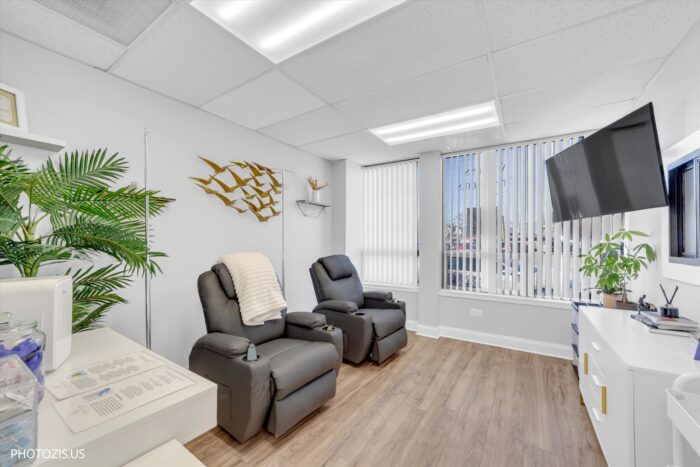 For Sale: Newly Updated Office Building in Jefferson Park