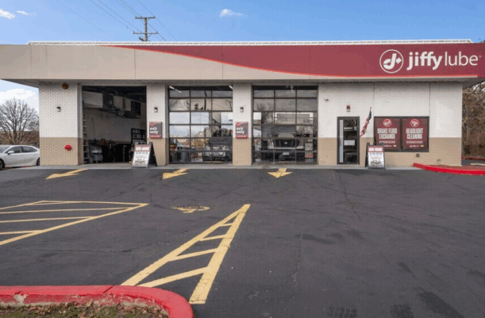 Formerly Managed: 2,736 SF Retail Space in Dundee, IL (Jiffy Lube)