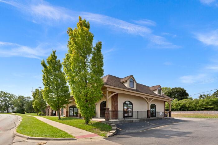Retail Strip Center on Busy Sheridan Road in Highwood