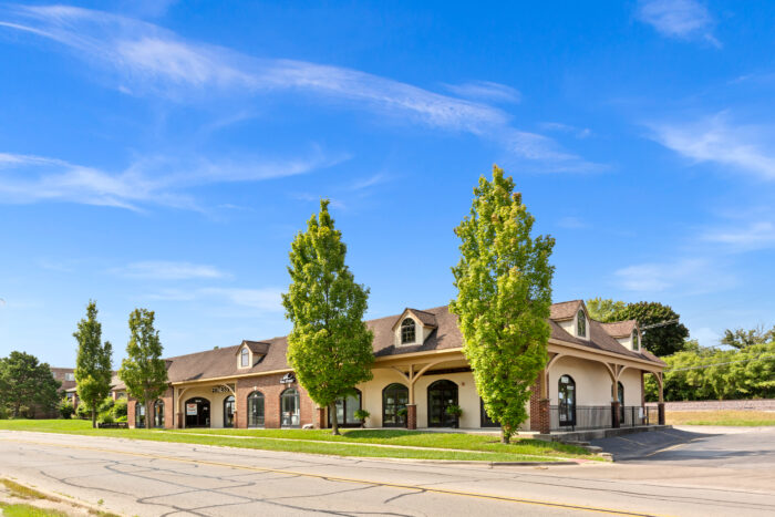 Retail Strip Center on Busy Sheridan Road in Highwood