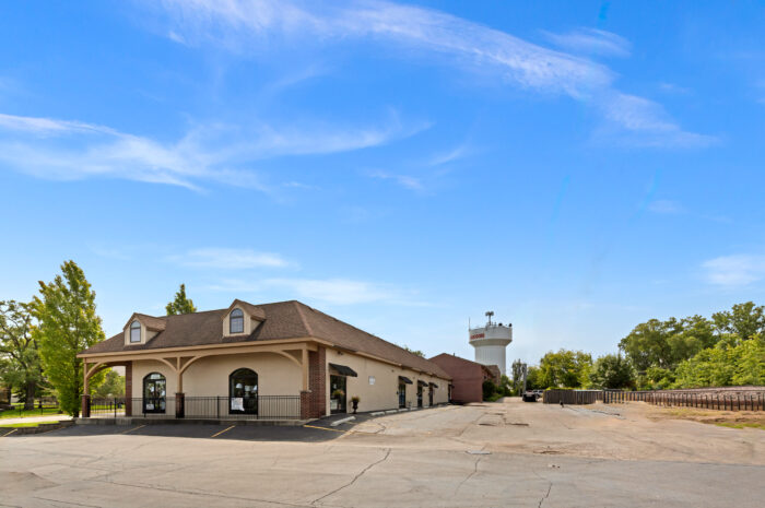 Retail Strip Center on Busy Sheridan Road in Highwood