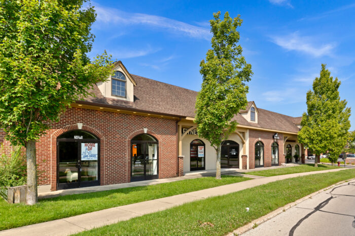 Retail Strip Center on Busy Sheridan Road in Highwood