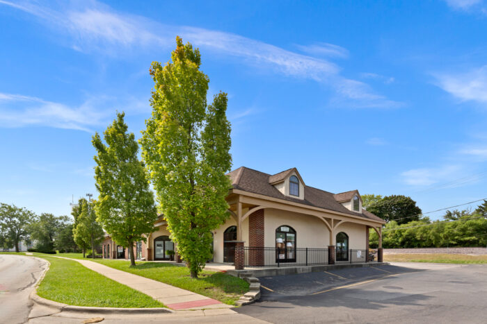 Retail Strip Center on Busy Sheridan Road in Highwood