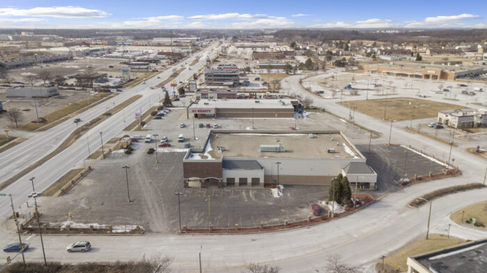 16,709 SF free-standing retail center in Milwaukee, WI
