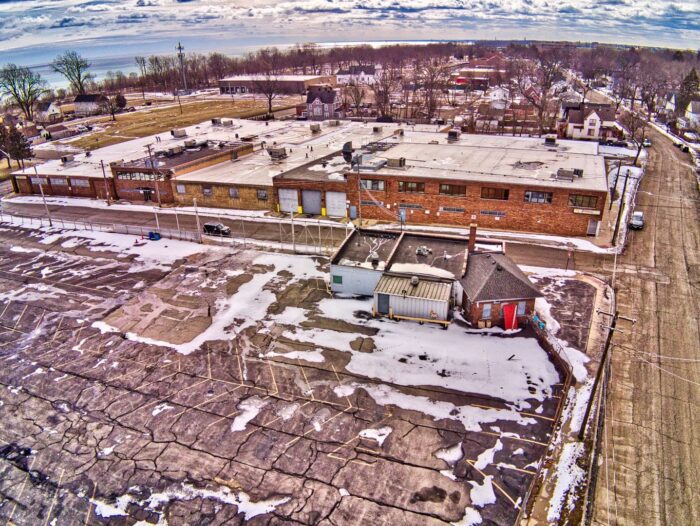For Sale: Warehouse Near Route 137 in Prime Waukegan Location
