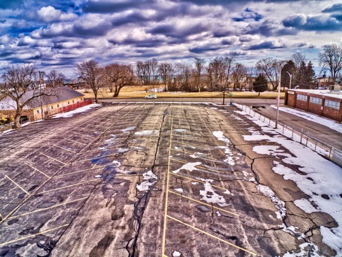 For Sale: Warehouse Near Route 137 in Prime Waukegan Location