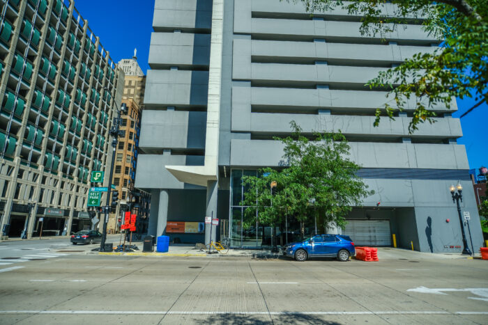 For Lease: Office and Retail Space in Prime Loop Location