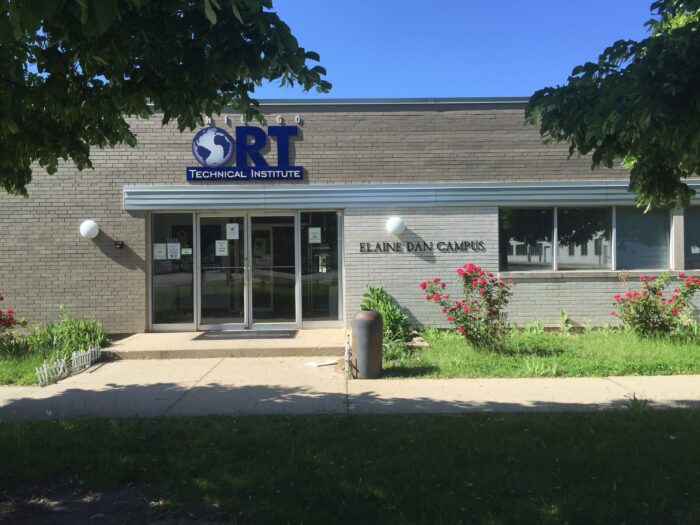 24,100 SF Former Technical School Near Touhy in Skokie