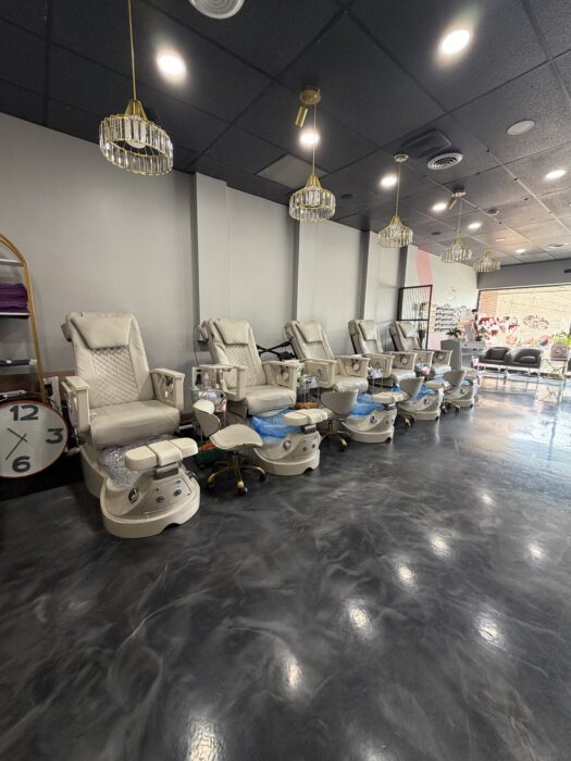 For Lease: Second Generation Nail Salon in Skokie