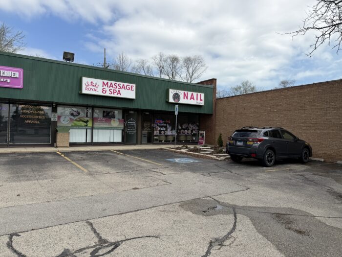 For Lease: Second Generation Nail Salon in Skokie