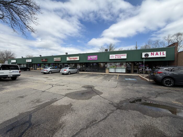 For Lease: Second Generation Nail Salon in Skokie