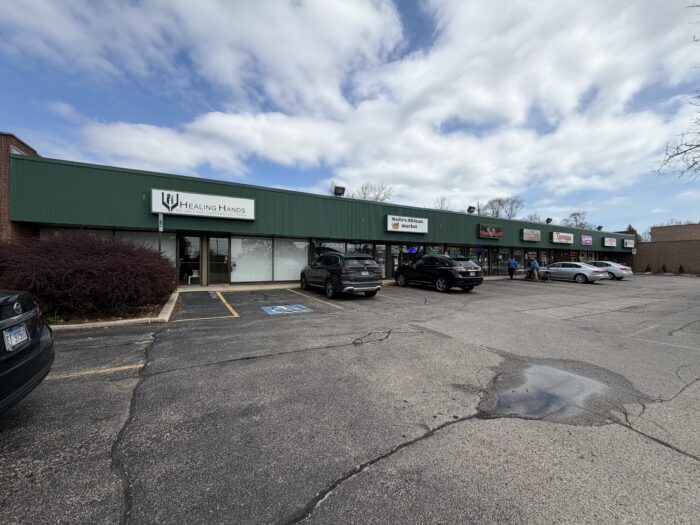 For Lease: Second Generation Nail Salon in Skokie