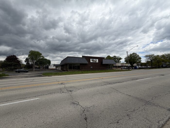 Freestanding Building on Hard Corner in Arlington Heights