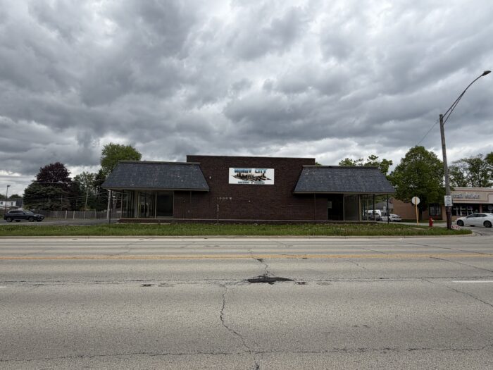 Freestanding Building on Hard Corner in Arlington Heights