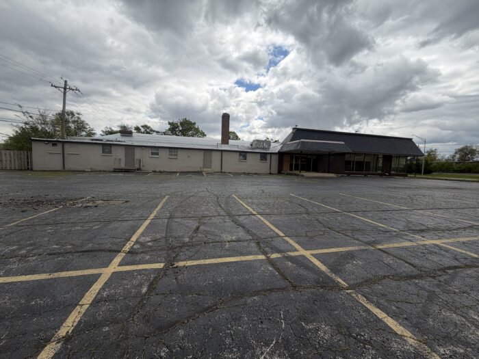Freestanding Building on Hard Corner in Arlington Heights
