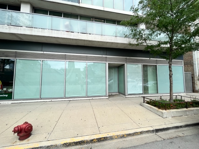 For Lease: 1,875 SF Retail Space Prime South Loop Location