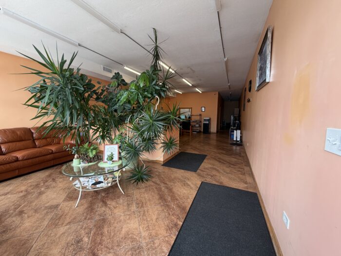 For Lease: Retail/Office in Niles on Milwaukee Avenue