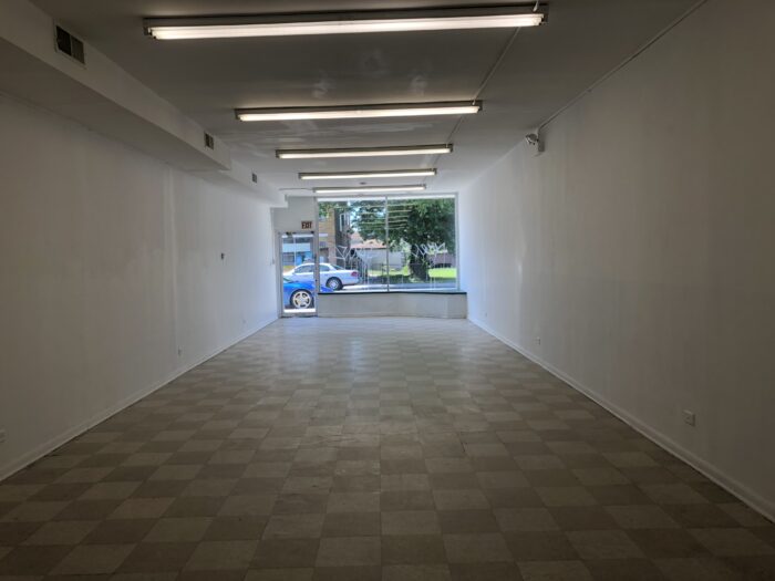 Small Shop for Lease in Prime Belmont-Cragin Location