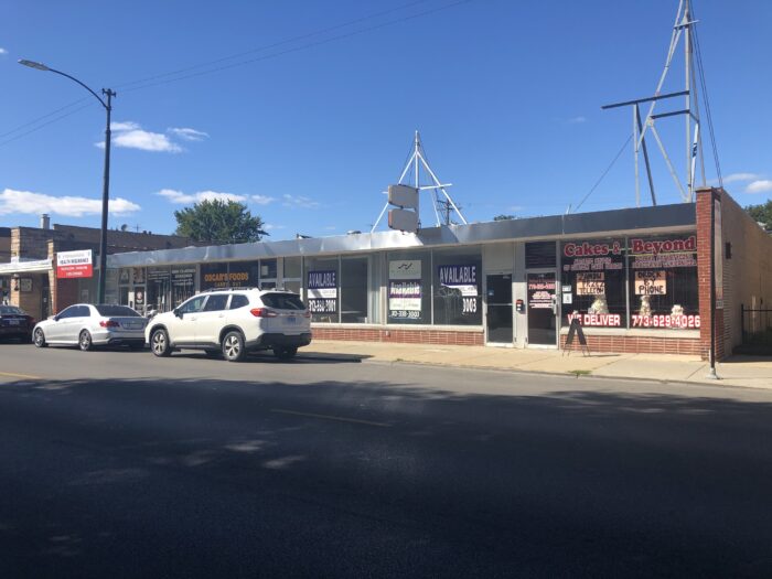 Small Shop for Lease in Prime Belmont-Cragin Location