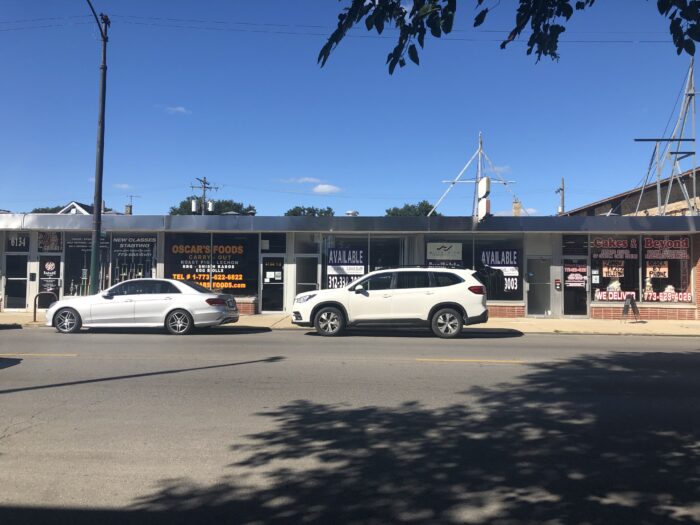 Small Shop for Lease in Prime Belmont-Cragin Location