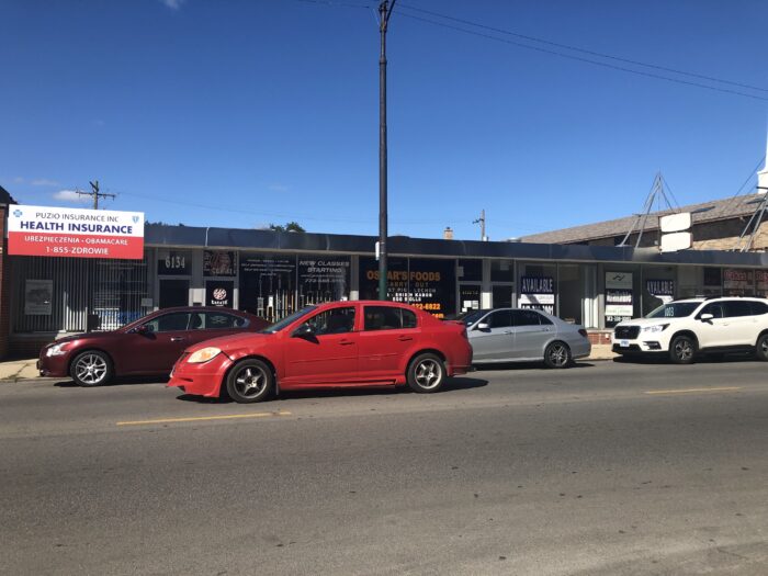 Small Shop for Lease in Prime Belmont-Cragin Location