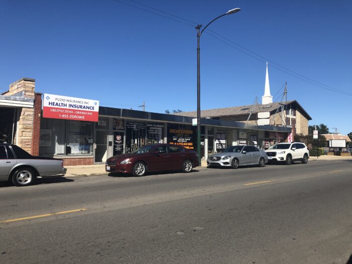 Small Shop for Lease in Prime Belmont-Cragin Location