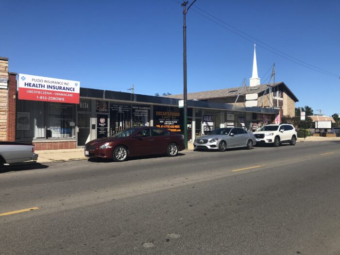 Small Shop for Lease in Prime Belmont-Cragin Location