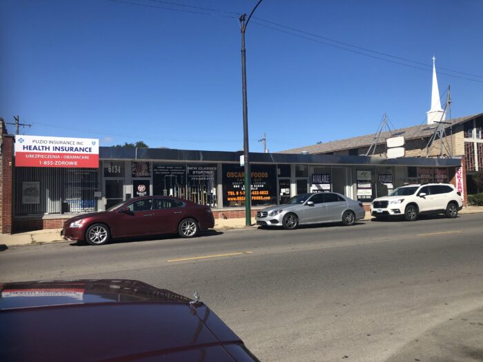 Small Shop for Lease in Prime Belmont-Cragin Location