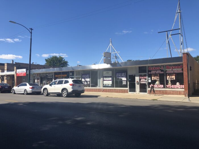 Small Shop for Lease in Prime Belmont-Cragin Location