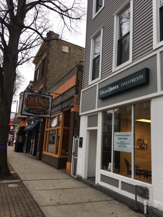 100% Leased, Updated Roscoe Village Mixed-Use Building