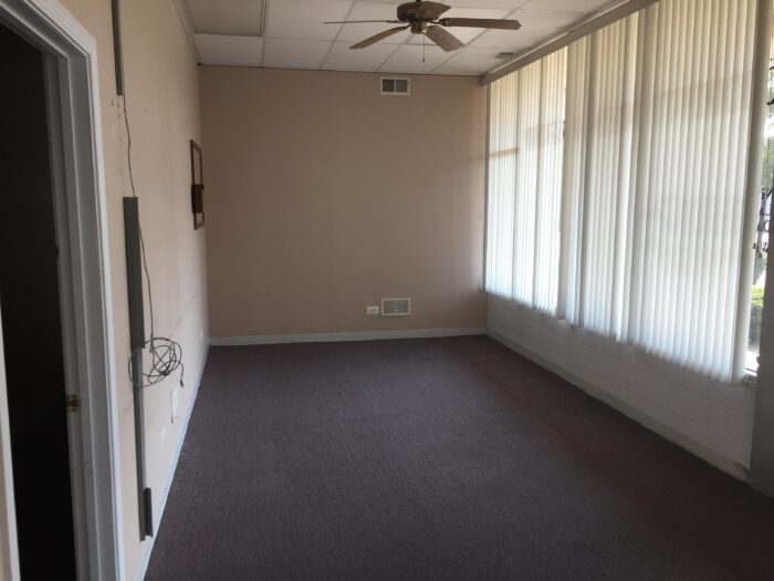 Prime Downtown Mundelein Retail/Office For Lease