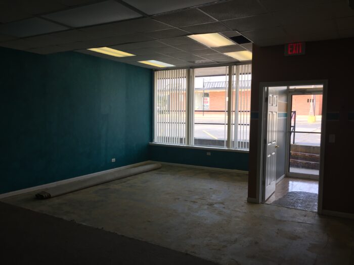 Prime Downtown Mundelein Retail/Office For Lease