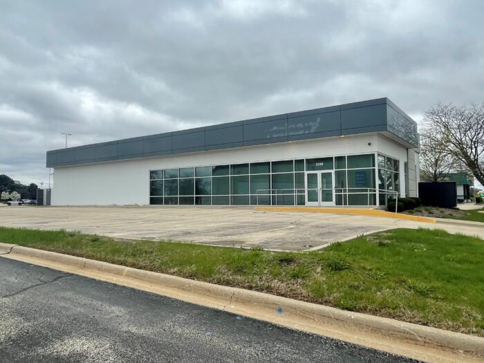 For Sale or Lease: Freestanding Retail Storefront in Joliet, IL