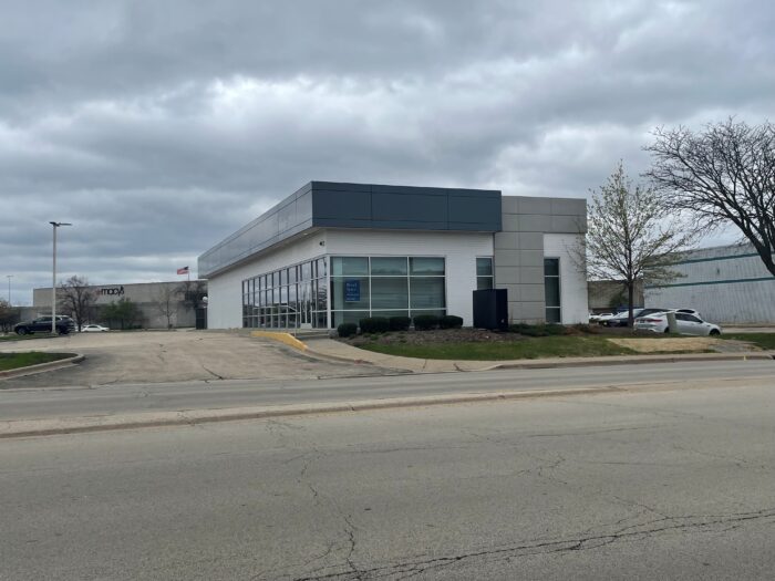 For Sale or Lease: Freestanding Retail Storefront in Joliet, IL